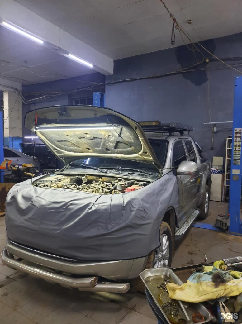 Автомобиль с открытым моторным отсеком — ремонт инжекторов и топливной системы